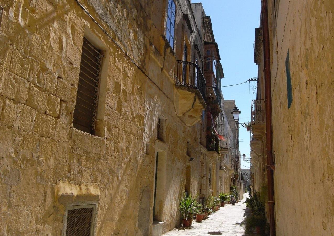 Charming 17Th Cent House Of Character In The Famous 3 Cities, Right Next To Valletta Cospicua Esterno foto